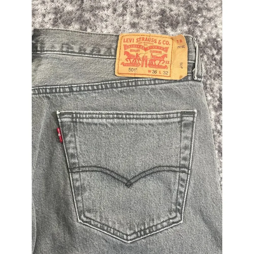 Levis 501 Original Fit Mens 36x31 Grey Straight Leg Button Fly Jeans 00501-2370